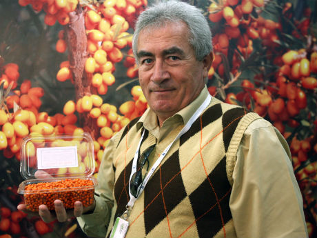 Cel mai mare cultivator de cătină din România câştigă peste 10.000 de euro la hectar. Secretele lui Alexandru Vulpe